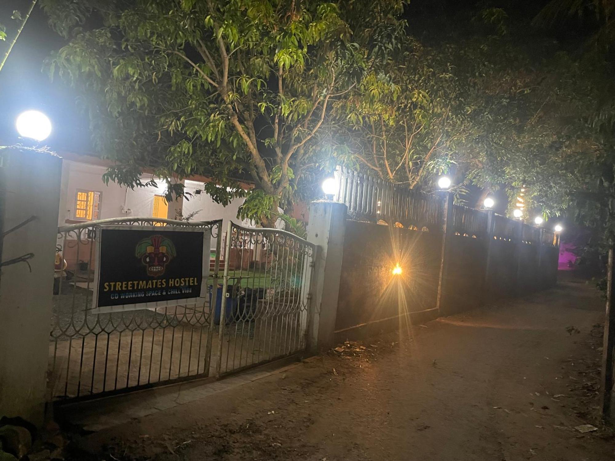 Streetmates Hostel Anjuna Ngoại thất bức ảnh